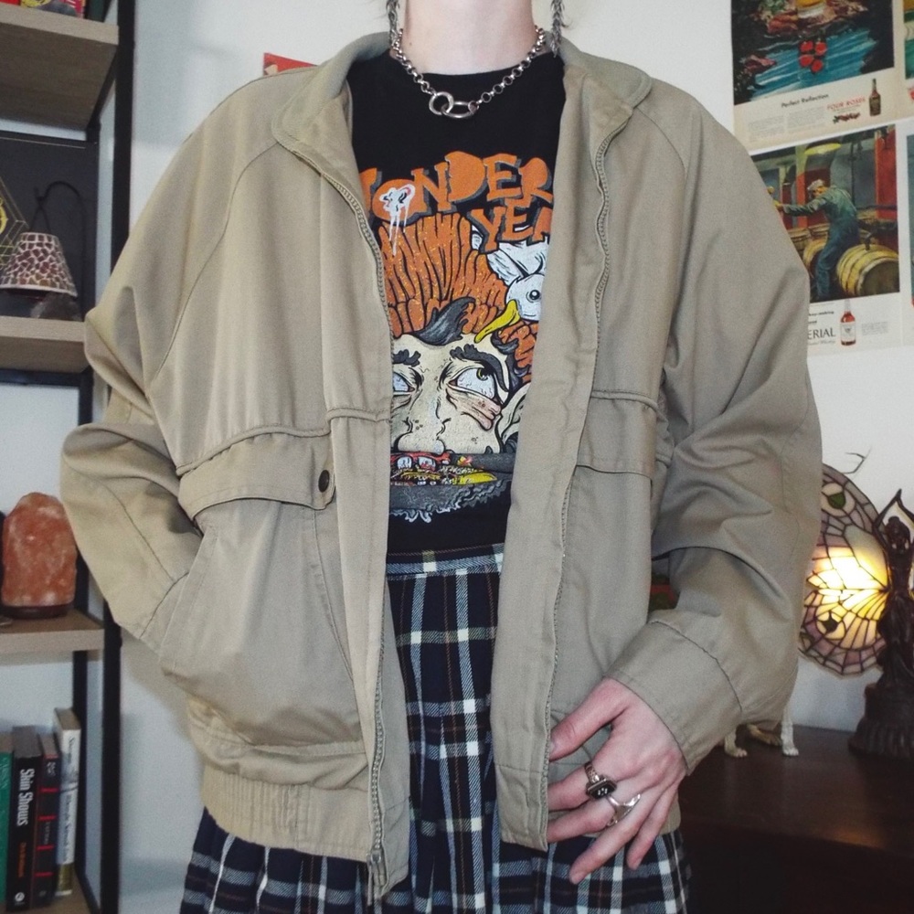 Cozy & warm, tan zip-up vintage bomber jacket